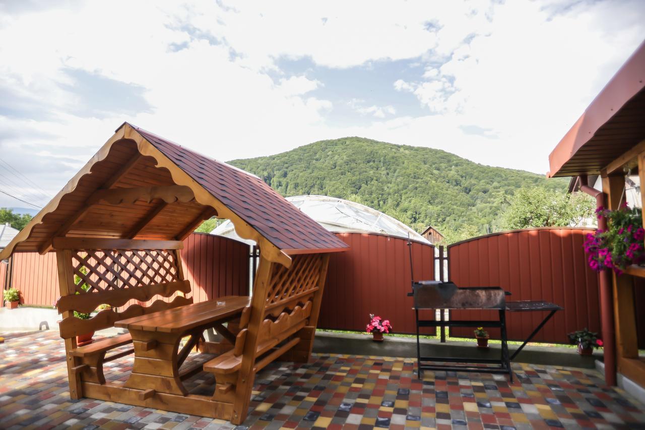 Hotel U Maksa à Solochyn Extérieur photo