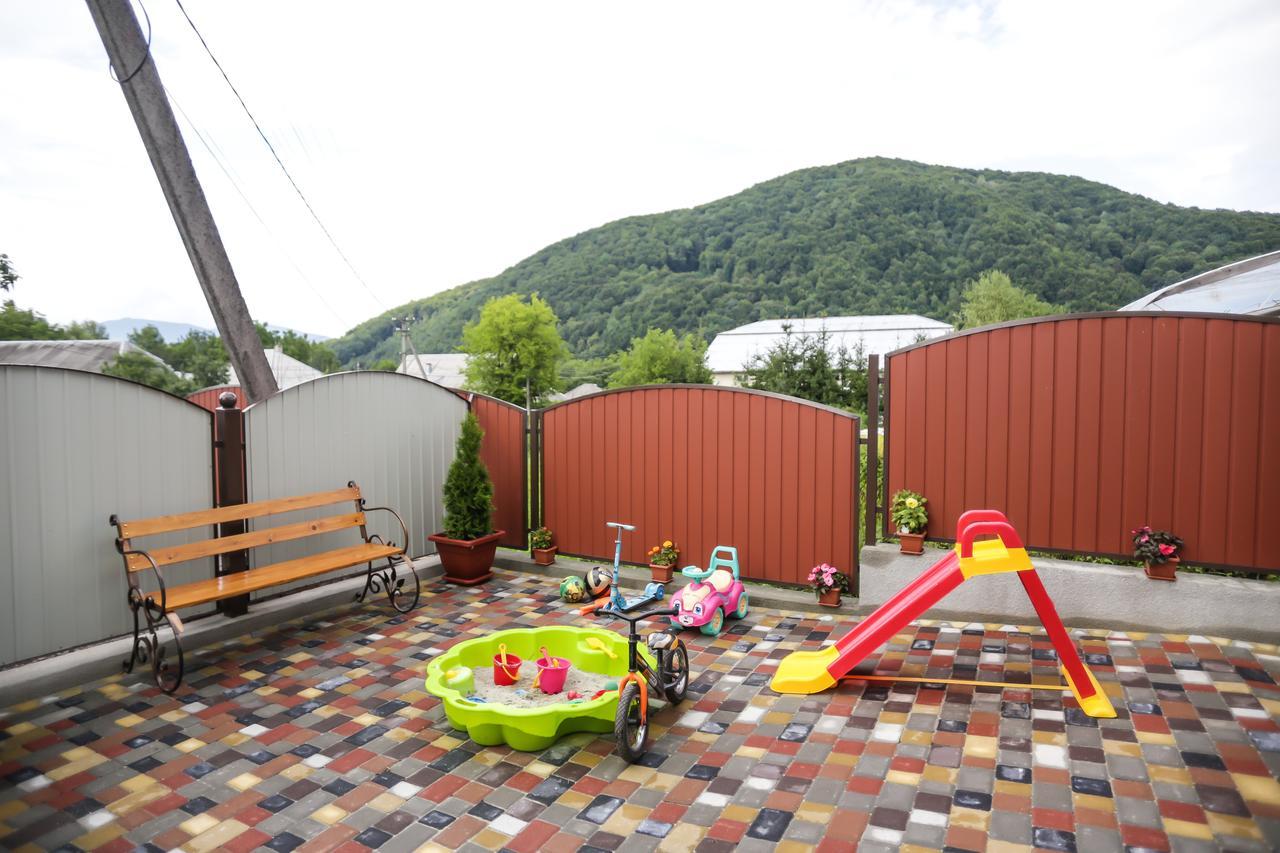 Hotel U Maksa à Solochyn Extérieur photo