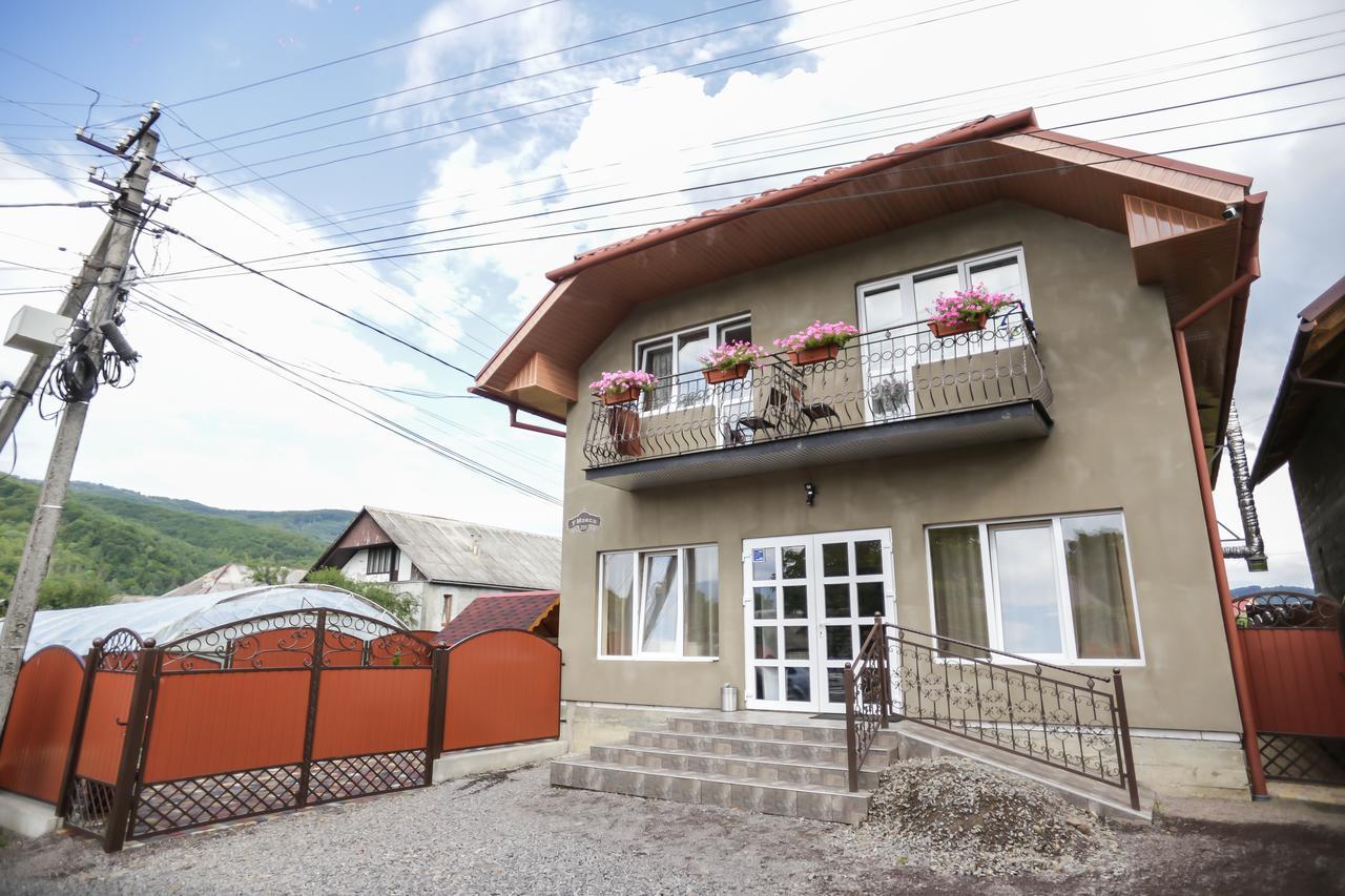Hotel U Maksa à Solochyn Extérieur photo